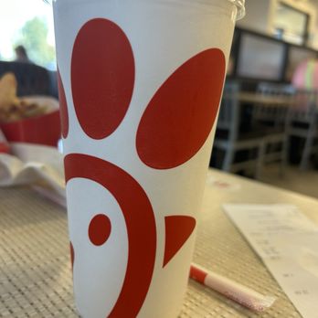 Chick-fil-A - Ice Freshly-Brewed Iced Tea Unsweetened - Salad Near Me - Bakersfield, California
