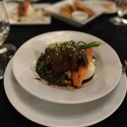 Graydon's Restaurant - Short ribs over mash 5