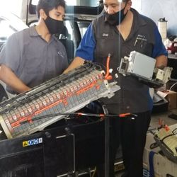 ADAM’S COMPLETE AUTO REPAIR - PERFORMING A TROUBLESHOOTING ON A PRIUS HYBRID BATTERY