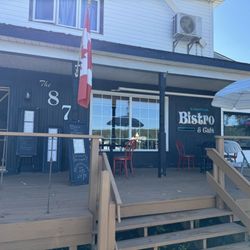 878 Waterfront Bistro & Café - Restaurant from street level