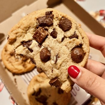 Insomnia Cookies - Chocolate Chunk - Desserts Near Me - Minneapolis, Minnesota Insomnia Cookies - Chocolate Chunk - Desserts Near Me - Minneapolis, Minnesota