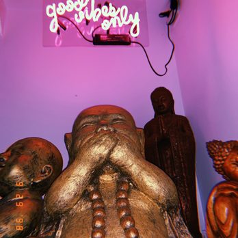 Centerpiece Hookah Lounge - Vibes - Hookah Bars Near Me - Los Angeles, California Centerpiece Hookah Lounge - Vibes - Hookah Bars Near Me - Los Angeles, California