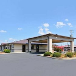 Super 8 by Wyndham McGehee - Exterior