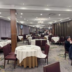 Lee Garden Seafood Restaurant - Dining area~