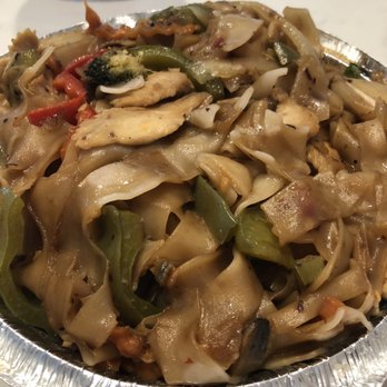 Thai Elephants Restaurant - Tasty drunken noodles with chicken and veggies - Thai Near Me - Charleston, South Carolina Thai Elephants Restaurant - Tasty drunken noodles with chicken and veggies - Thai Near Me - Charleston, South Carolina
