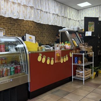 Sunshine & Pineapple - Service counter and kitchen - Breakfast & Brunch Near Me - Honolulu, Hawaii