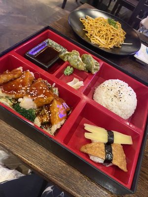 Musashi Hogan PL Noodle & Sushi bar by null