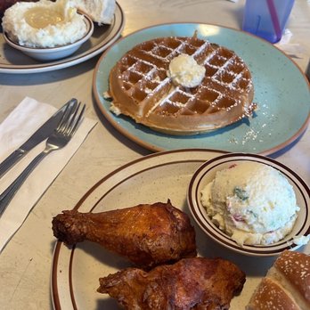 Dinah's Chicken - Fried chicken, potato salad, mashed potatoes and gravy, rolls, and a waffle - Chicken Shop Near Me - Glendale, California Dinah's Chicken - Fried chicken, potato salad, mashed potatoes and gravy, rolls, and a waffle - Chicken Shop Near Me - Glendale, California