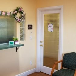 Livy E Stoyka ,DDS PL - Waiting area.