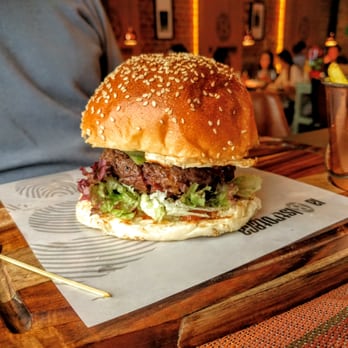 Bistroteca - Hamburguesa con bacon - Spanish Near Me - Madrid, M Bistroteca - Hamburguesa con bacon - Spanish Near Me - Madrid, M