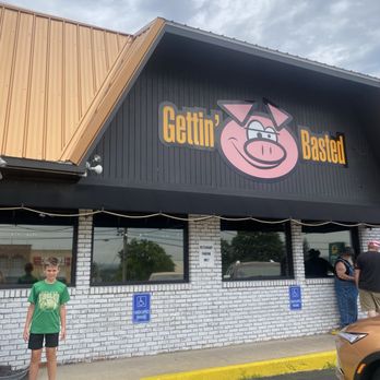 Gettin' Basted - Outside - Barbeque Near Me - Branson, Missouri