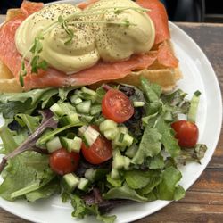 Nero Waffles - Brussels Benedict