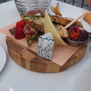 Bistro 1640 - Charcuterie for 1. Not bad! - French Near Me - Quebec City, Quebec Bistro 1640 - Charcuterie for 1. Not bad! - French Near Me - Quebec City, Quebec