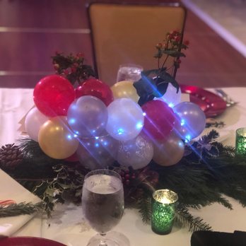 Creative balloon design - Here is one of of the centerpieces for our rectangular tables. - Balloon Services Near Me Creative balloon design - Here is one of of the centerpieces for our rectangular tables. - Balloon Services Near Me