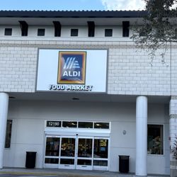 ALDI - Entrance