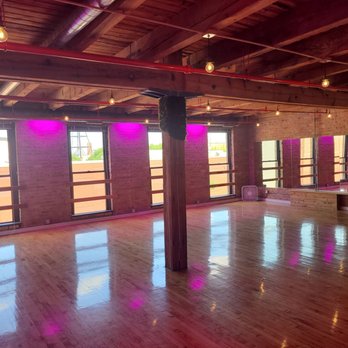 DivaDance Chicago - Dance floor - Dance Studios Near Me - Chicago, Illinois