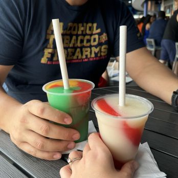 Wet Willie's - The bob marley and the pink flamingo - Lounges Near Me - Miami Beach, Florida