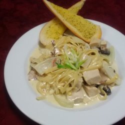 Cedar Valley Golf & Country Club - FETTUCCINI CABONARA: Mushrooms, onion & bacon in a delicious creamy house cabonara sauce. with chicken