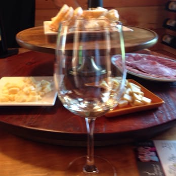 Rolling Bay Winery - Wineries Near Me - Bainbridge Island, Washington Rolling Bay Winery - Wineries Near Me - Bainbridge Island, Washington