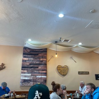 The Twins Restaurant - American Near Me - Cotati, California