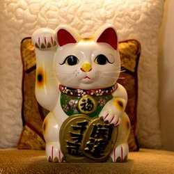 Kimochi Massage & Bodywork - Maneki Neko in Japanese which means "beckoning cat." The calico coloring is considered the luckiest cat.