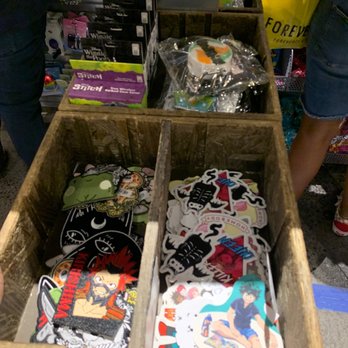 Hot Topic - Accessories Near Me - Reno, Nevada Hot Topic - Accessories Near Me - Reno, Nevada