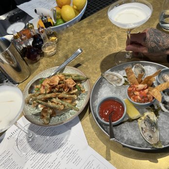 Cultivar - Sausalito - Fried shrimp and green beans and root chips, fresh oysters with a side of shrimp salsa dip - New American Near Me - Sausalito, California Cultivar - Sausalito - Fried shrimp and green beans and root chips, fresh oysters with a side of shrimp salsa dip - New American Near Me - Sausalito, California