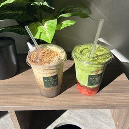 Tiramisu hojicha and strawberry matcha duo Tiramisu hojicha and strawberry matcha duo