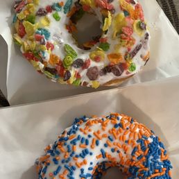 wo different flavored donuts wo different flavored donuts