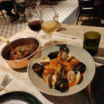 Olive & Hay - Chicken cacciatore, Linguine ai Frutti di Mare, Fel Pinot Noir, Migration Chardonnay - Italian Near Me - Napa, California Olive & Hay - Chicken cacciatore, Linguine ai Frutti di Mare, Fel Pinot Noir, Migration Chardonnay - Italian Near Me - Napa, California