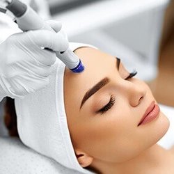 Divine Silhouette - Microdermabrasion facial Pedicure Observe skin analysis Bikini or 1/2 leg wax All for only $99