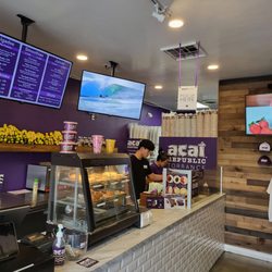 Acai Republic - Torrance - Bar area