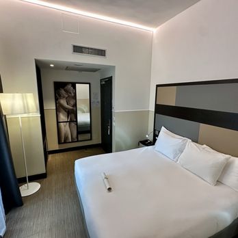 Hotel Cosmopolita - Comfy room - Hotels Near Me - Rome, RM Hotel Cosmopolita - Comfy room - Hotels Near Me - Rome, RM