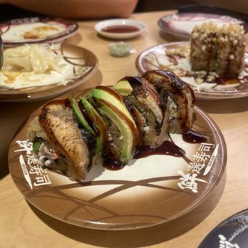 Waka Sakura - Dragon roll - Conveyor Belt Sushi Near Me - Gardena, California