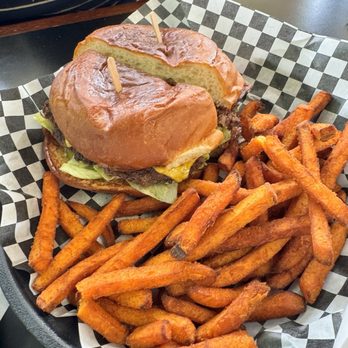JLB Eatery - Bacon avocado cheeseburger - Burgers Near Me - Tomball, Texas