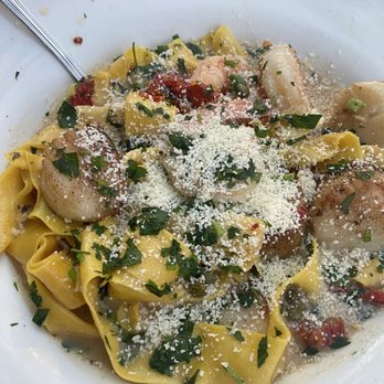 Carmelo's - Shrimp and scallops with garlic and white wine sauce. Specially ordered because I didn't want the lemoncello sauce. - Italian Near Me - Punta Gorda, Florida