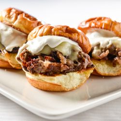 Munch Buffalo - Shaved prime rib, caramelized onion, caraway brioche roll, horsey sauce, provolone