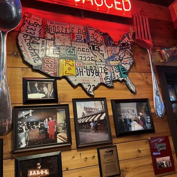 Famous Dave's Bar-B-Que - Decor - Barbeque Near Me - Reno, Nevada