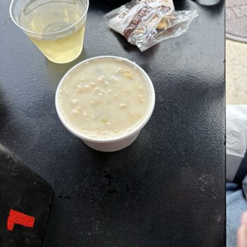 Yankee Lobster - Clam Chowder (Small) - Seafood Markets Near Me - Boston, Massachusetts Yankee Lobster - Clam Chowder (Small) - Seafood Markets Near Me - Boston, Massachusetts