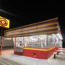 Exterior photo of Doughnut Hut - Burbank, California Exterior photo of Doughnut Hut - Burbank, California