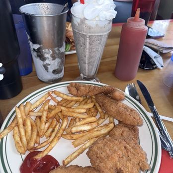 Woody's Diner - Chicken strips - Diners Near Me - Sunset Beach, California