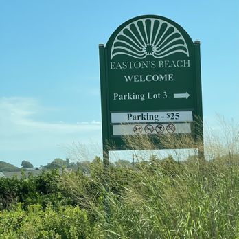 Easton's Beach - Parking sign - Beaches Near Me - Newport, Rhode Island