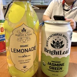 Loved the drink options here: Harney & Sons Lemonade and BrightLeaf Jasmine Green (sparkling). Loved the drink options here: Harney & Sons Lemonade and BrightLeaf Jasmine Green (sparkling).