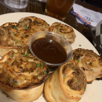 Brick And Forge Taproom - Pulled Pork Rolls - Wine Bars Near Me - Killeen, Texas