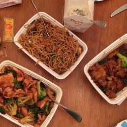China King - Chicken and Broccoli with garlic sauce, Pork Lo Mein, General Tso's Chicken. Food always great.
