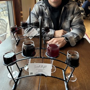 Cave Ridge Vineyard - Sweet flight - Wineries Near Me - Mount Jackson, Virginia