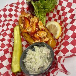 Mystic Lobster Roll Company - Connecticut Lobster Roll
