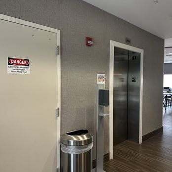 SpringHill Suites by Marriott Vero Beach - Elevator - Hotels Near Me - Vero Beach, Florida