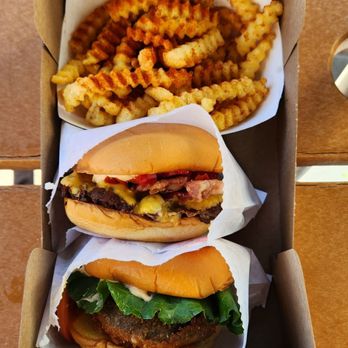 Shake Shack Valley Fair - Chili fries, normal burger, and shroom burger - Fast Food Near Me - Santa Clara, California Shake Shack Valley Fair - Chili fries, normal burger, and shroom burger - Fast Food Near Me - Santa Clara, California