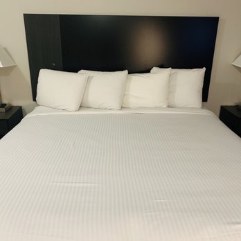 Americana Modern Hotel - King bed - Hotels Near Me - Redding, California Americana Modern Hotel - King bed - Hotels Near Me - Redding, California